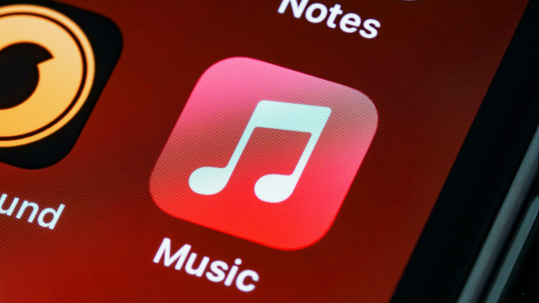 Check Out the Top 5 Free iPhone Apps for Offline Music Listening